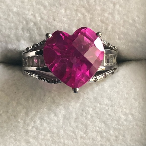 Pink Heart w/ white stone on the sides - Picture 2 of 3